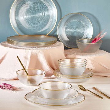 18-delars matservis i klart glas med gulddetaljer