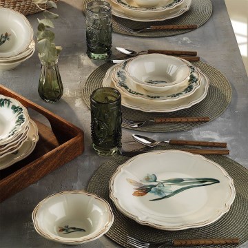 18-delars porslinsservis, flerfärgad