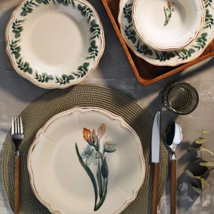 18-delars porslinsservis, flerfärgad