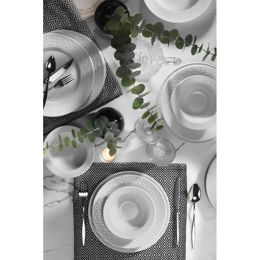 18-delars servis i vitt porslin