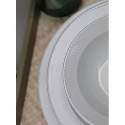 18-delars servis i vitt porslin