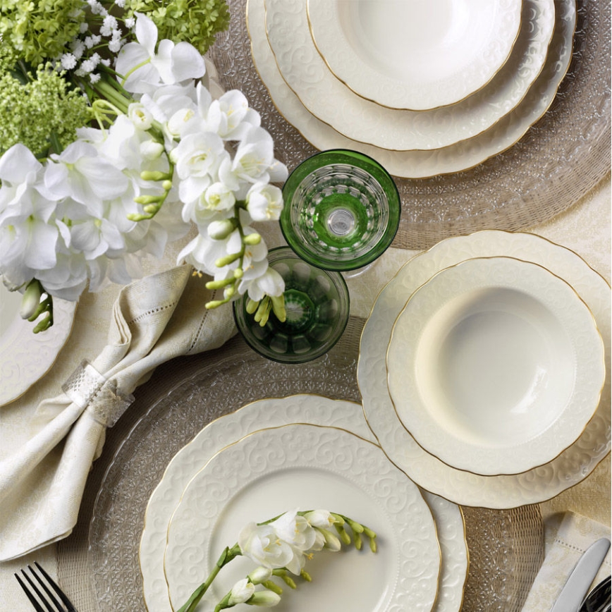 24-delars middagsservis i porslin, vit/guld