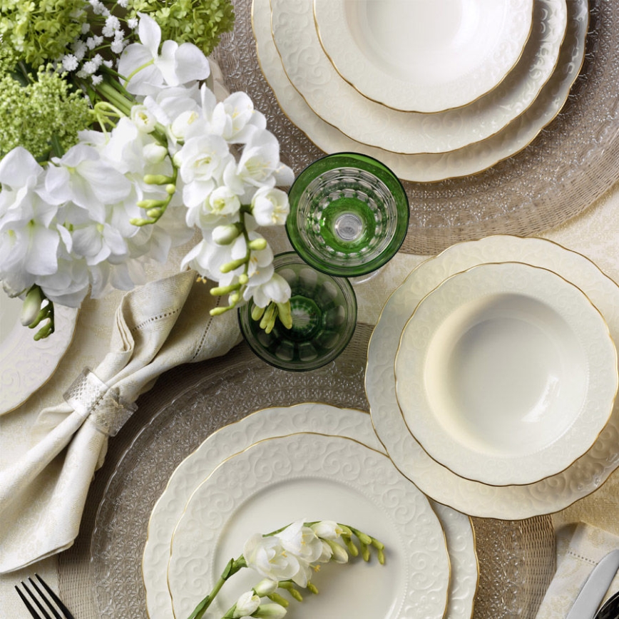 24-delars middagsservis i porslin, vit/guld