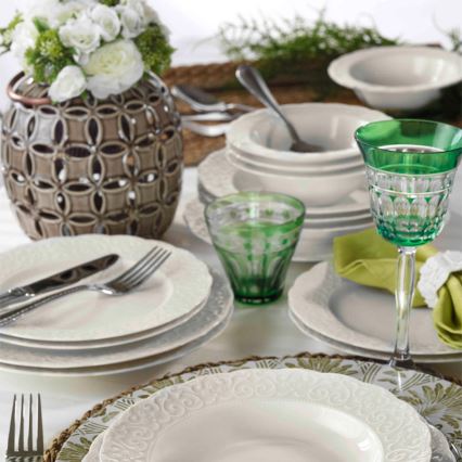 24-delars servis i vitt porslin