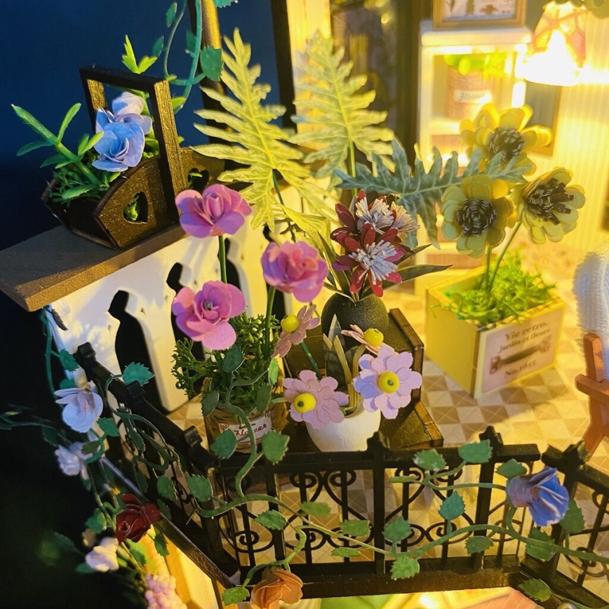 2Kids Toys - Miniatyr av Darcyin blomsterhus, 2xAAA