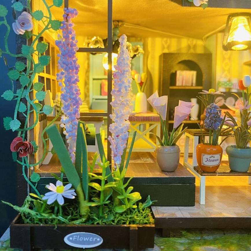 2Kids Toys - Miniatyr av Darcyin blomsterhus, 2xAAA