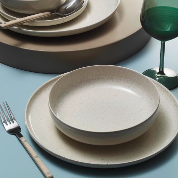 8-delars middagsservis i beige porslin