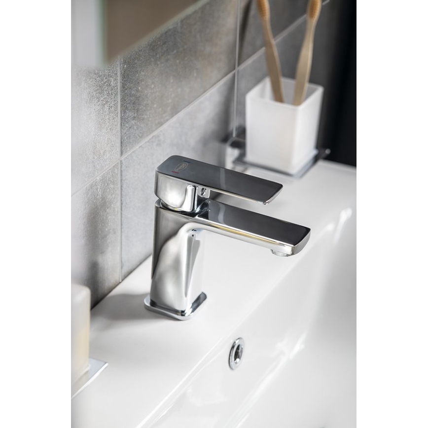 Aqualine - Kran till handfat FACTOR skinande krom