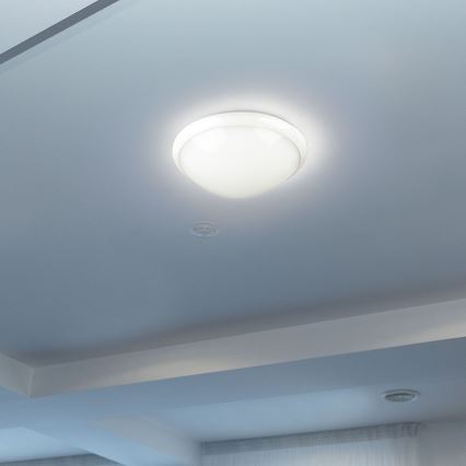 Badrum takbelysning med sensor 1xE27/60W/230V IP44 ø 29,6 cm