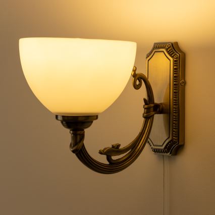 Brilagi - Vägglampa CLASSIC 1xE27/60W/230V mässing