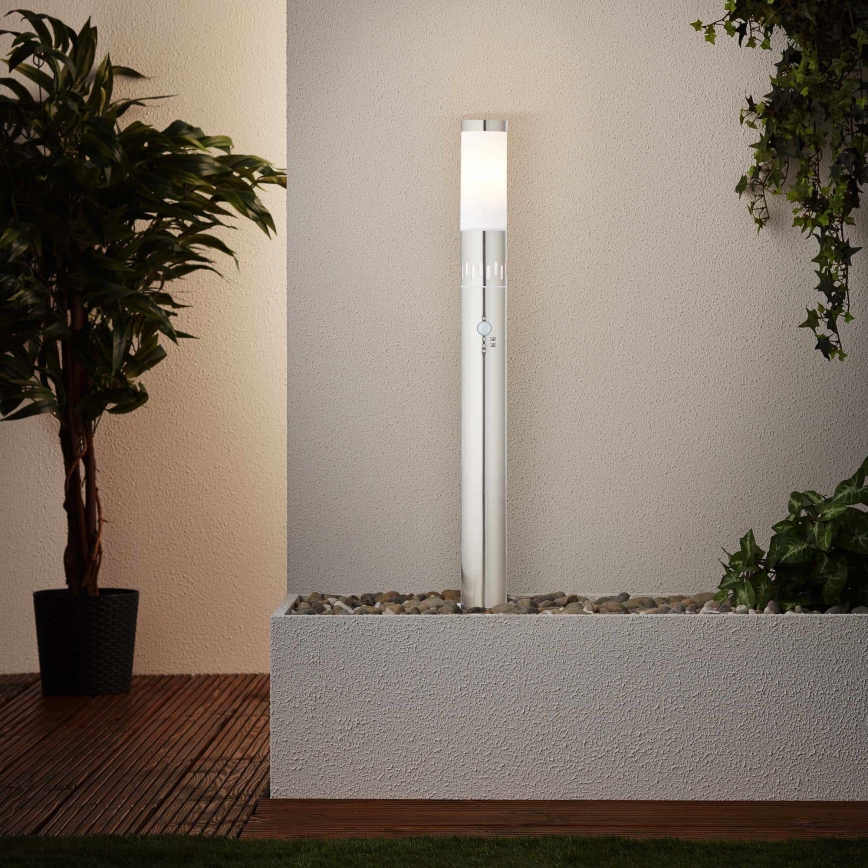 Brilliant - LED Utomhuslampa med sensor LEIGH LED/0,9W/230V + 1xE27/11W 80 cm IP44 skinande krom