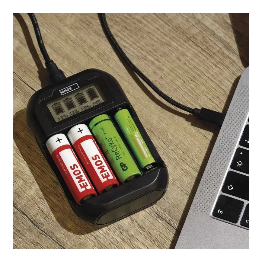 Batteriladdare med LCD display 4xAA/AAA 5V