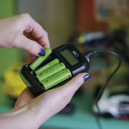 Batteriladdare med LCD display 4xAA/AAA 5V