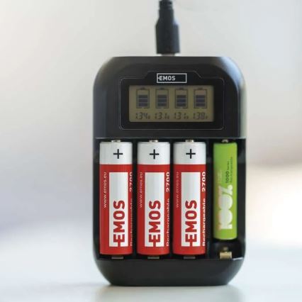Batteriladdare med LCD display 4xAA/AAA 5V