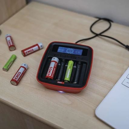 Batteriladdare med LCD display 4xAA/AAA 5V