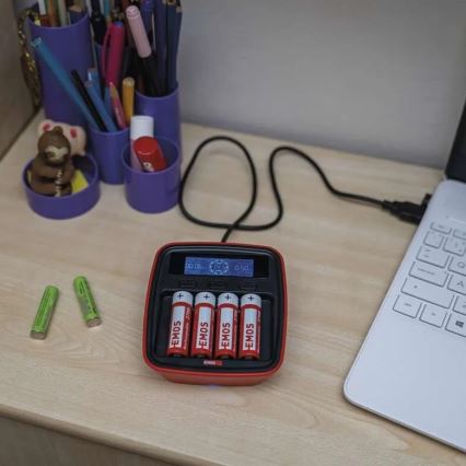 Batteriladdare med LCD display 4xAA/AAA 5V
