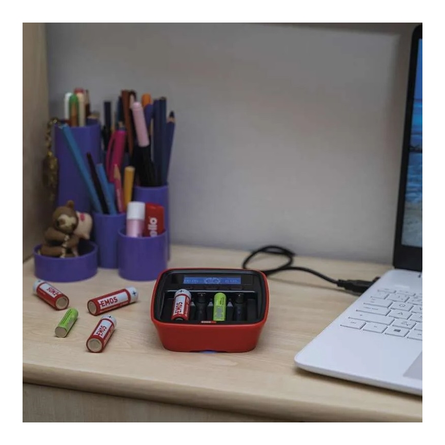 Batteriladdare med LCD display 4xAA/AAA 5V