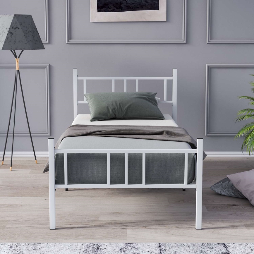 Enkelsäng i metall PIRON 90 x 200 cm, vit, maxbelastning 120 kg