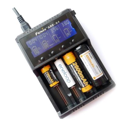 Fenix FENAREA4 - Batteriladdare 4xLi-ion/AAA/AA/C 5V