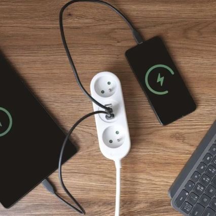 Förlängningskabel 2-vägs + 2x USB-A + USB-C 1,4 m