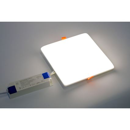 LED Badrum infälld lampa LED/24W/230V 2700-6500K IP44 fyrkant