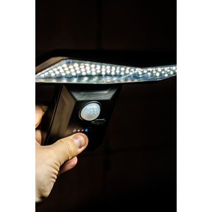 LED solcell väggbelysning med sensor LED/2,6W/5,5V IP65 1800 mAh svart