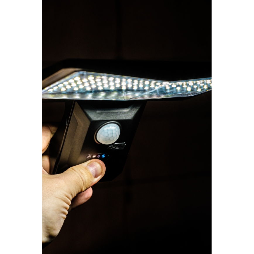 LED solcell väggbelysning med sensor LED/2,6W/5,5V IP65 1800 mAh svart