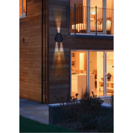 LED solcellsvägglampa med sensor LED/2W/5V IP54 1300 mAh