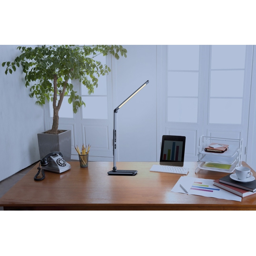 LED-dimbar bordslampa LED/8,5W/230V med trådlös laddning silverfärgad