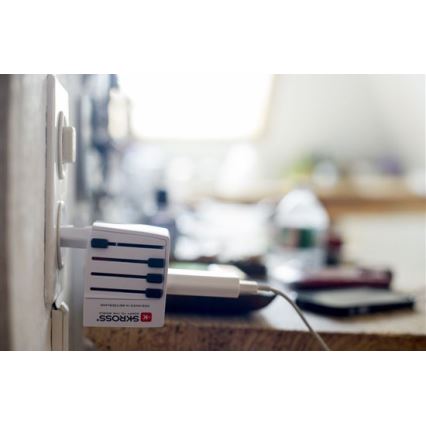 Internationell reseadapter 230V + 2x USB port