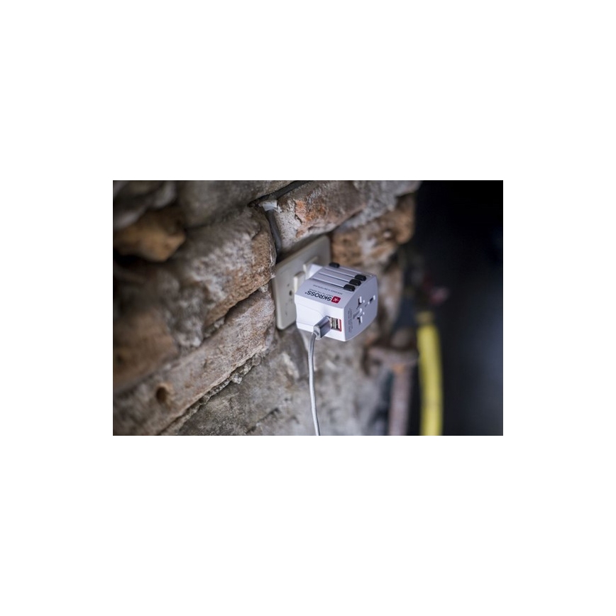 Internationell reseadapter 230V + 2x USB port