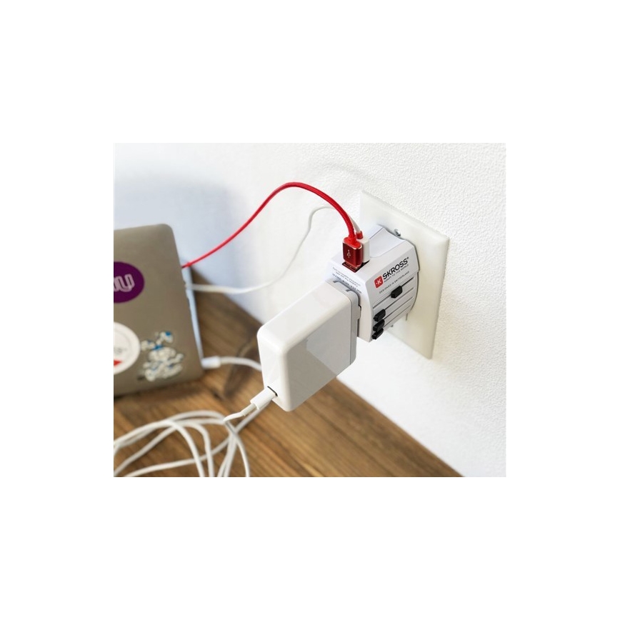 Internationell reseadapter 230V + 2x USB port