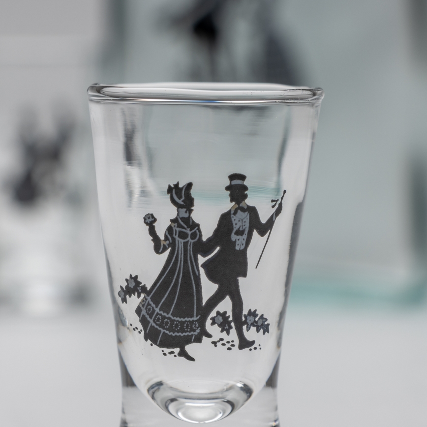 Kit 1x glasflaska och 2x snappsglas genomskinlig med dansmotiv