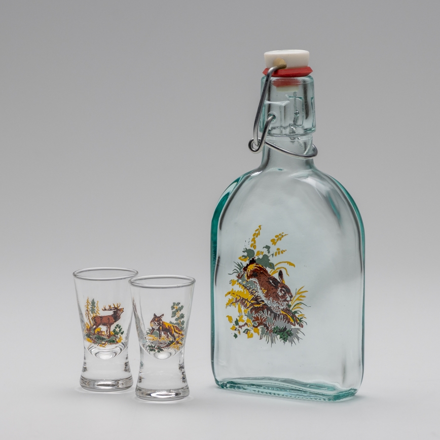 Kit 1x glasflaska och 2x snappsglas genomskinlig med harmotiv