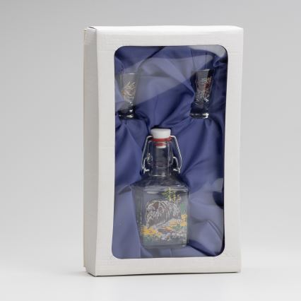 Kit 1x glasflaska och 2x snappsglas genomskinlig med vildsvinmotiv