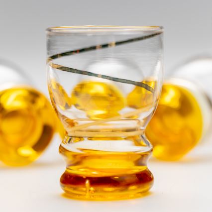 Kit 6x snappsglas genomskinlig gul