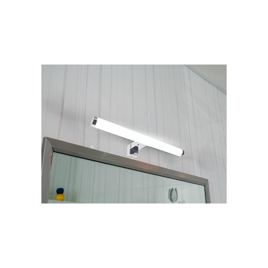 LED-belysning för badrumsspegel LED/8W/230V 30 cm IP44 blank krom