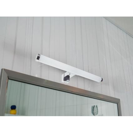 LED-belysning för badrumsspegel LED/8W/230V 30 cm IP44 blank krom