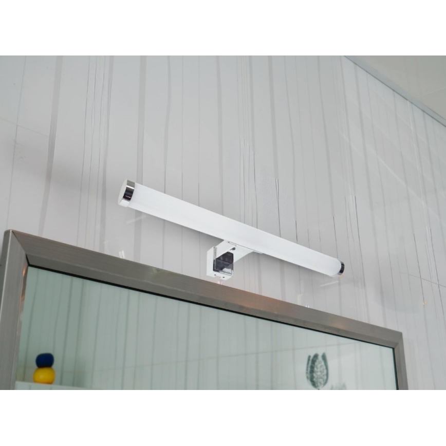 LED-belysning för badrumsspegel LED/8W/230V 30 cm IP44 blank krom