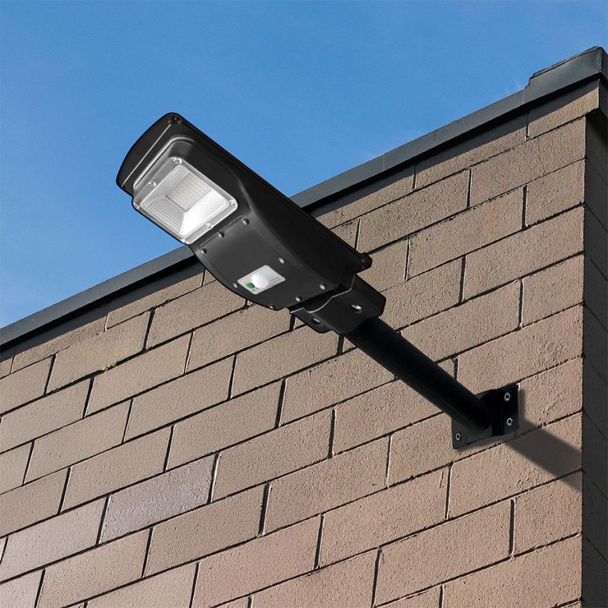 LED Dimmerbar gatulampor med solceller med rörelse- och skymningsgivare LED/6W/3,2V 6000K IP65 5000 mAh svart + fjärrkontroll