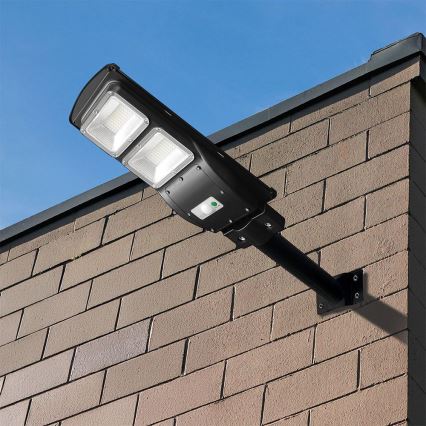 LED Dimmerbar gatulampor med solceller med rörelse- och skymningsgivare LED/8W/3,2V 6000K IP65 9000 mAh svart + fjärrkontroll
