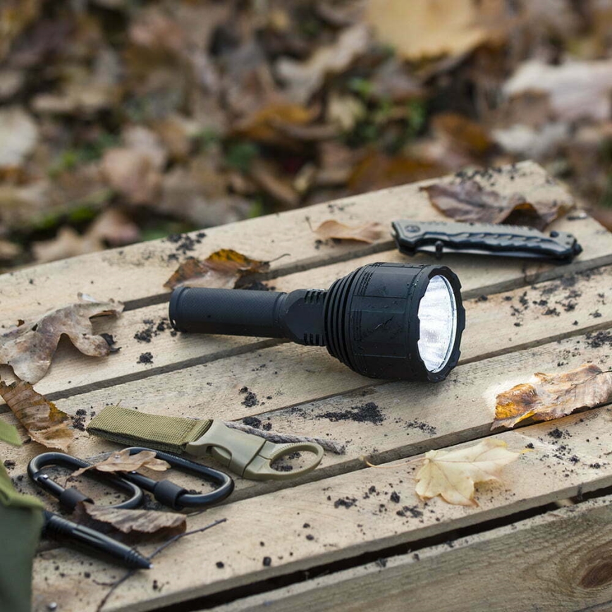 LED Ljusreglerad uppladdningsbar ficklampa LED/30W/5V IPX7 3000 glansig 4200 mAh