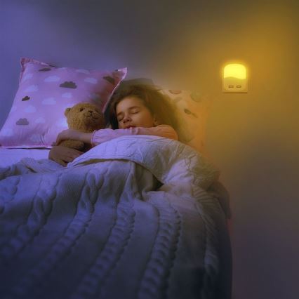LED Nattlampa för uttag med skymningssensor 2xUSB LED/0,45W/230V 3000K