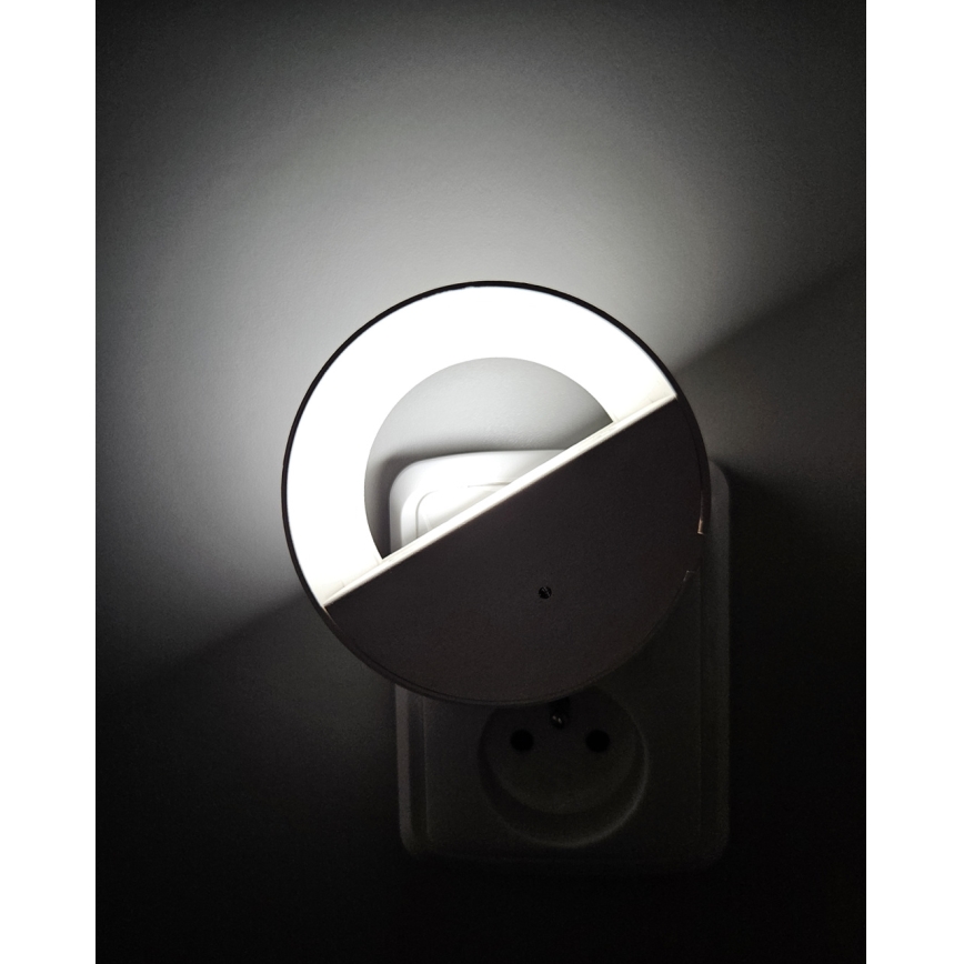 LED Nattlampa med skymningssensor LED/0,5W/230V vit