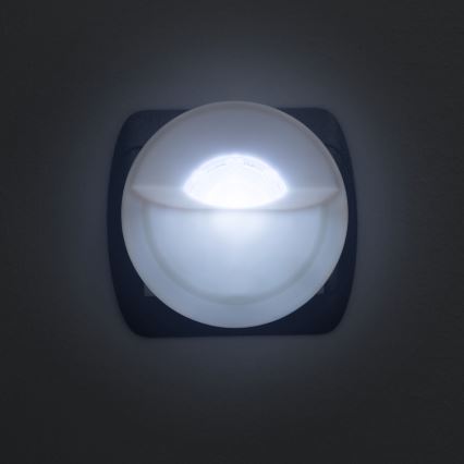 LED navigationslampa med stickkontakt med sensor LED/1W/230V 6000K