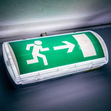 LED nödbelysning med ett regelbundet funktionstest EMERGENCY EXIT LED/3W/230V 6400K IP65