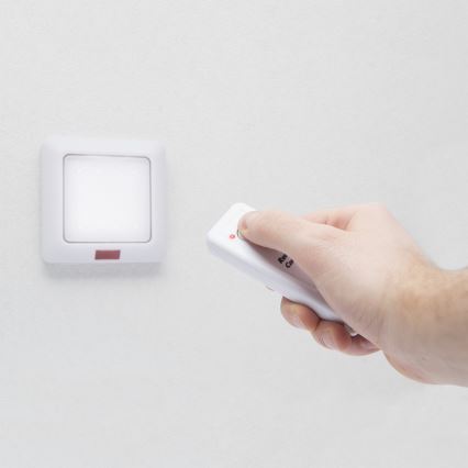 LED Orienteringslampa  LED/3xAA + fjärrkontroll