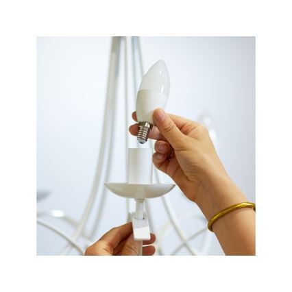 LED RGBW Dimbar glödlampa C37 E14/4,9W/230V 2200-6500K CRI 90 Wi-Fi -WiZ