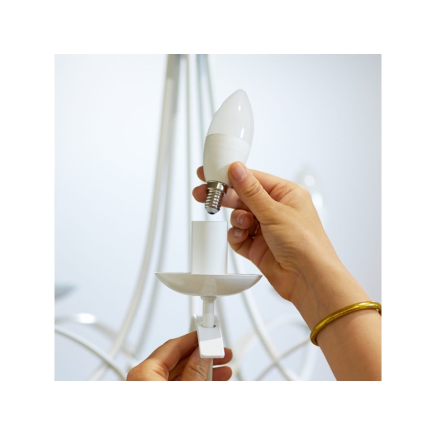 LED RGBW Dimbar glödlampa C37 E14/4,9W/230V 2200-6500K CRI 90 Wi-Fi -WiZ