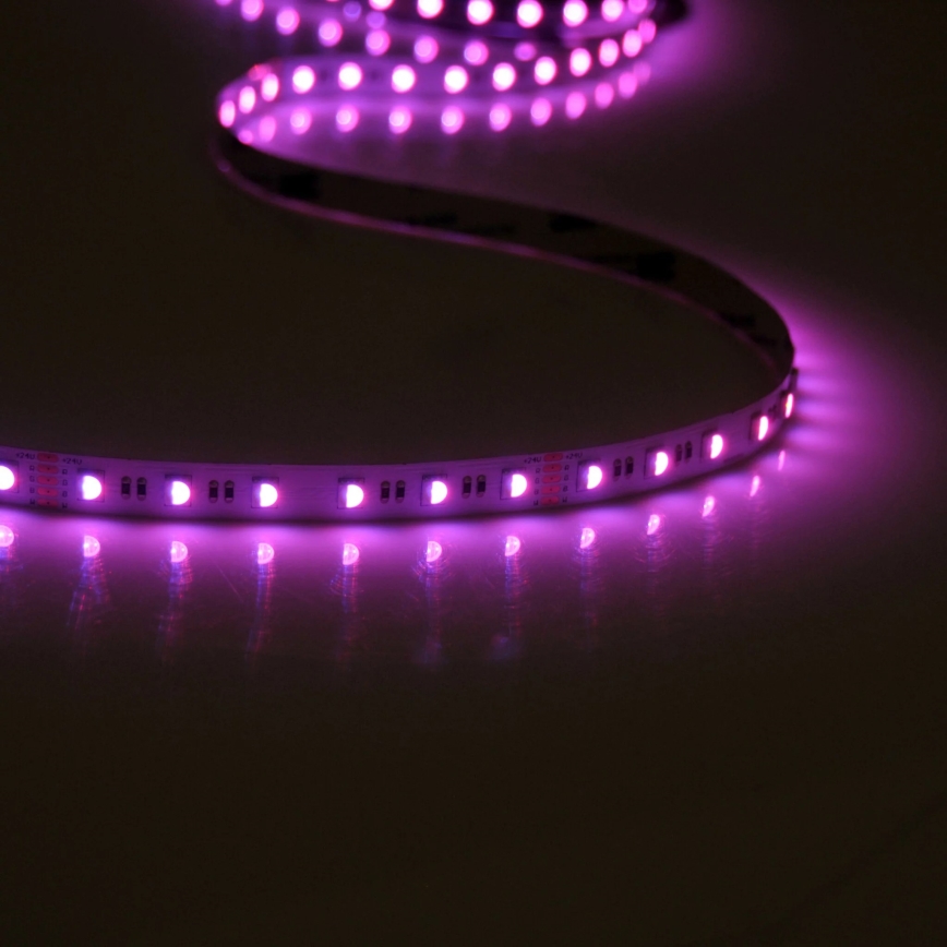 LED RGBW Dimbar slinga 3m LED /22W/24/230V + fjärrkontroll